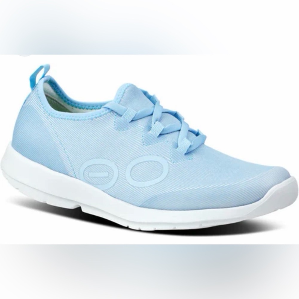 OOFOS Women's OOmg Sport  Sneaker